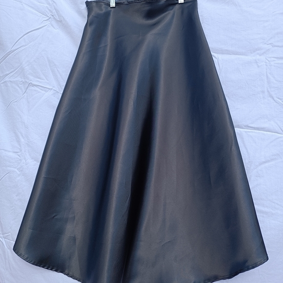 Black shiny high-low modest skirt size xs midi flary brand new formal dressy - Picture 6 of 6